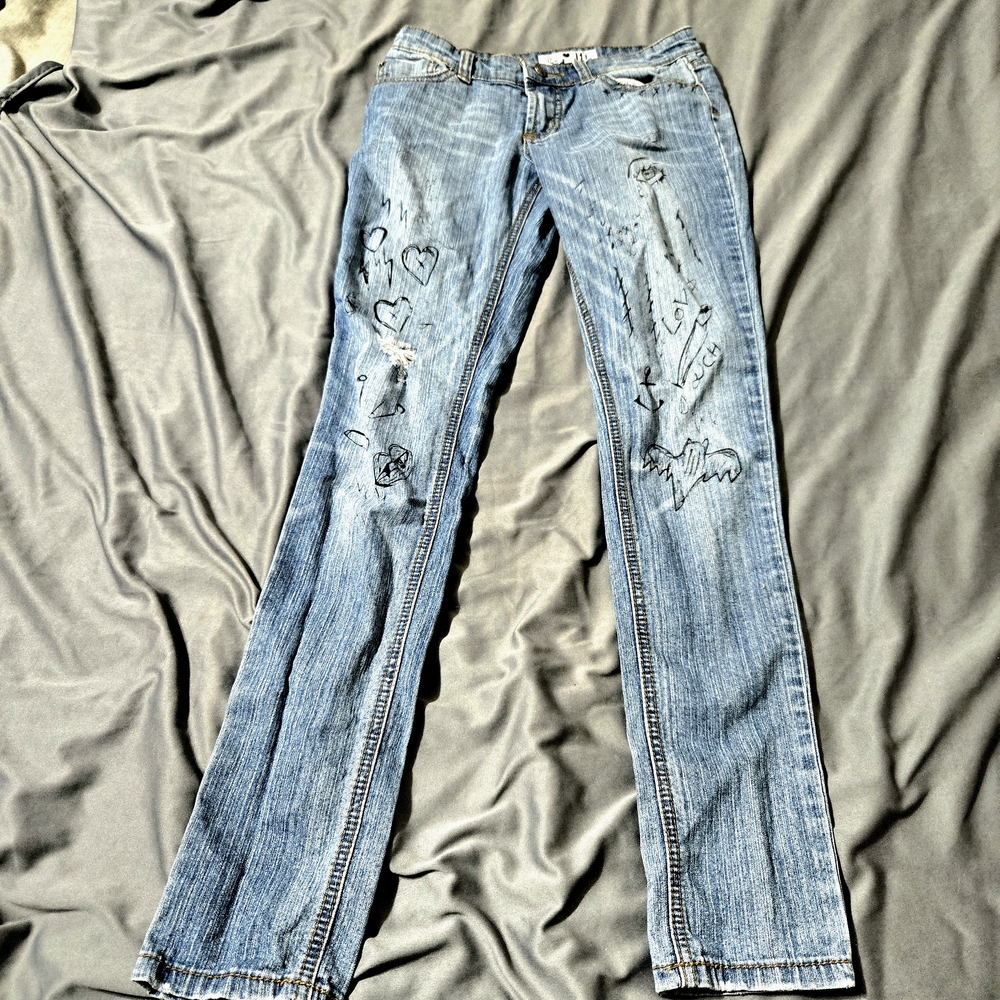 JET x Hot Topic Scribble Jeans Juniors Size 1 Worn Distressed Denim Pants Punk